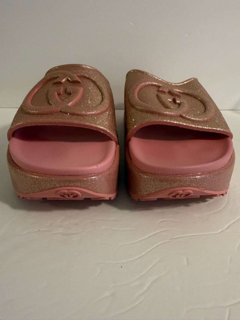 EUC ⭐️ Interlocking GG Rubber Platform Slide Sandals -Pink (38) 7 - Picture 3 of 9